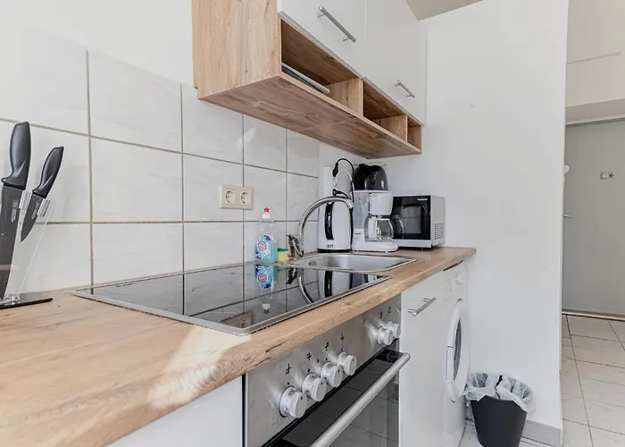 Cozy 2-bedroom Near Prater & Danube Wenen