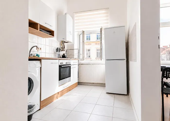 Cozy 2-bedroom Near Prater & Danube Appartement Wenen